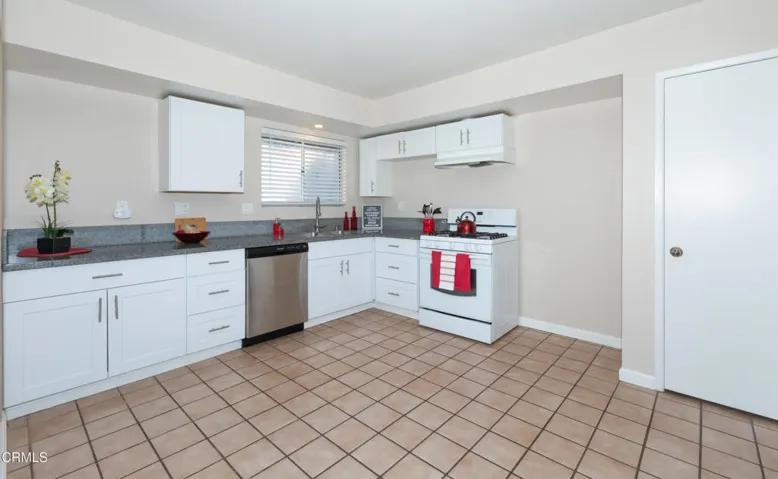 28 5681 Stanford St (Ventura CA)