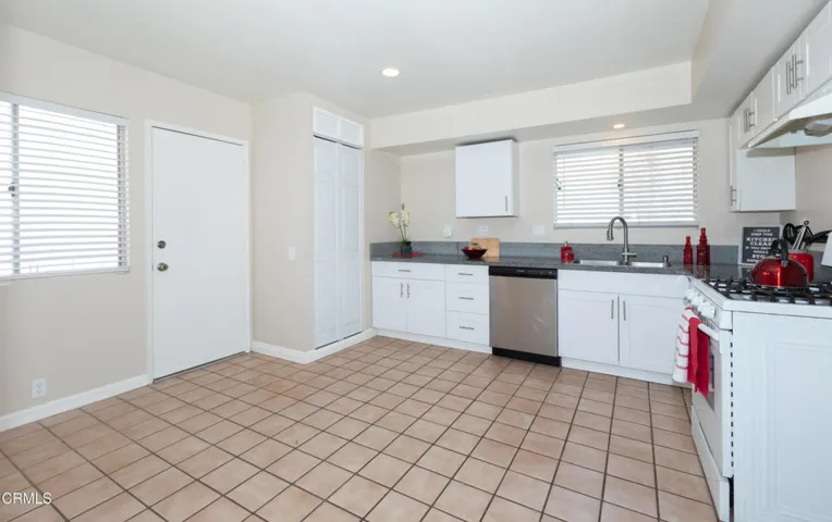 27 5681 Stanford St (Ventura CA)