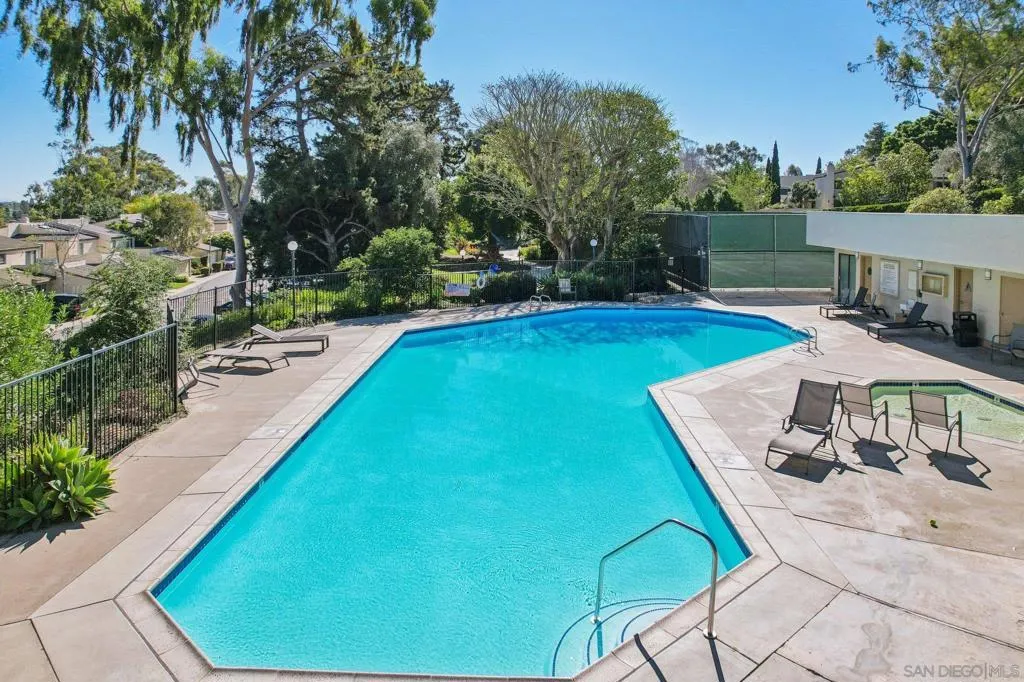 8988 Caminito Verano, La Jolla, California 92037 home-pic-40