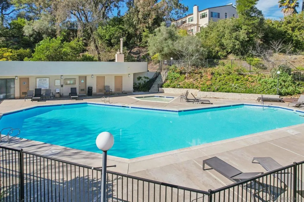 8988 Caminito Verano, La Jolla, California 92037 home-pic-39