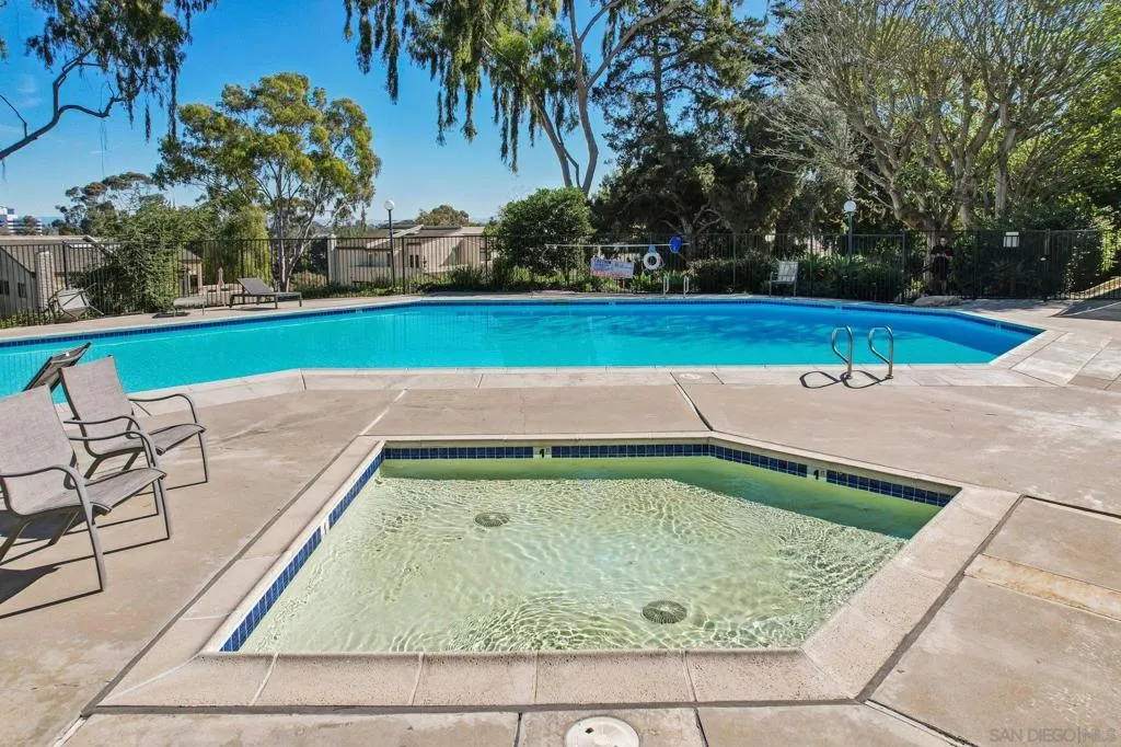 8988 Caminito Verano, La Jolla, California 92037 home-pic-41