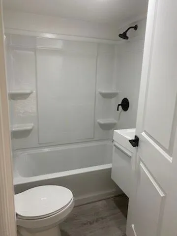 80 Jupiter  Bathroom Picture