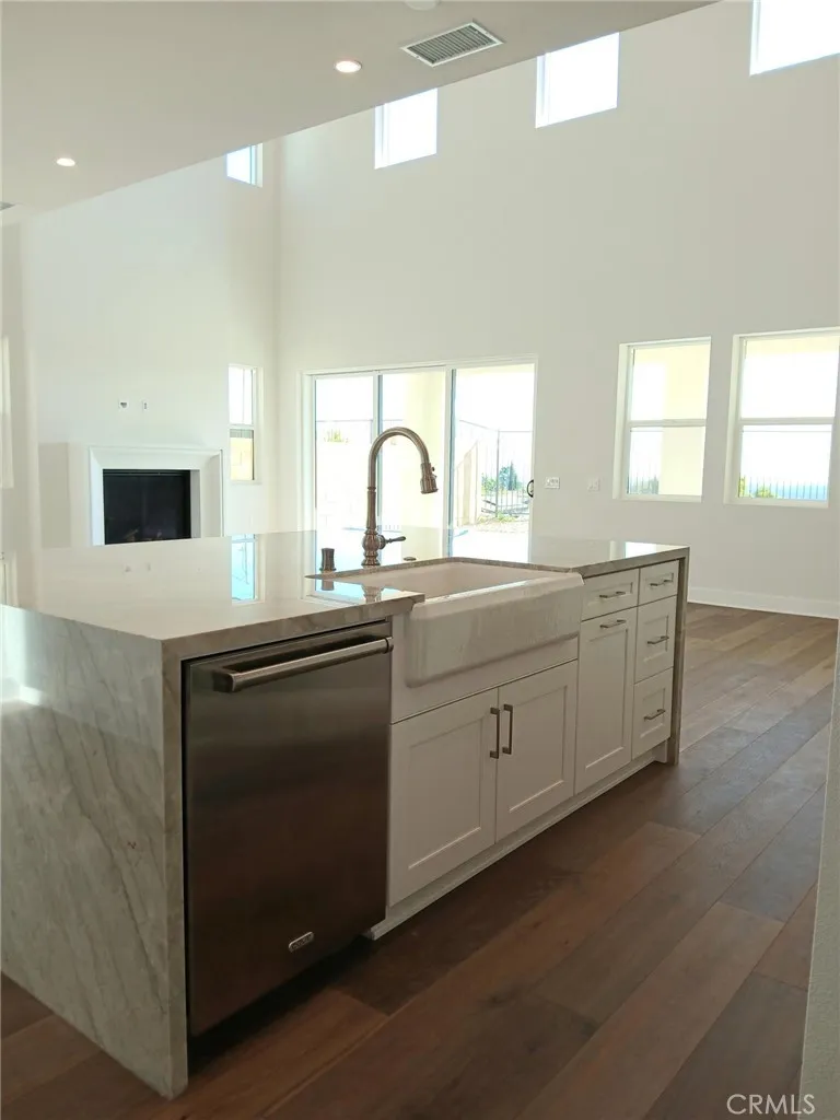 740 Via Arezzo Place, Altadena, California 91001 home-pic-4