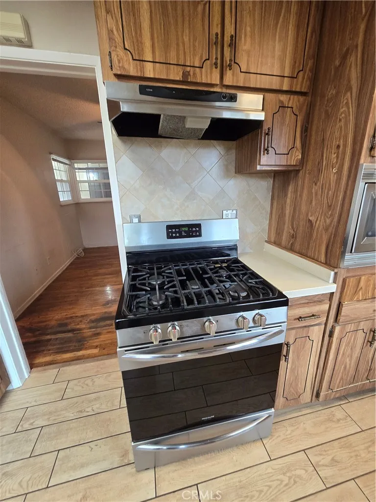 7875 Bellaire Avenue, North Hollywood, California 91605 home-pic-12