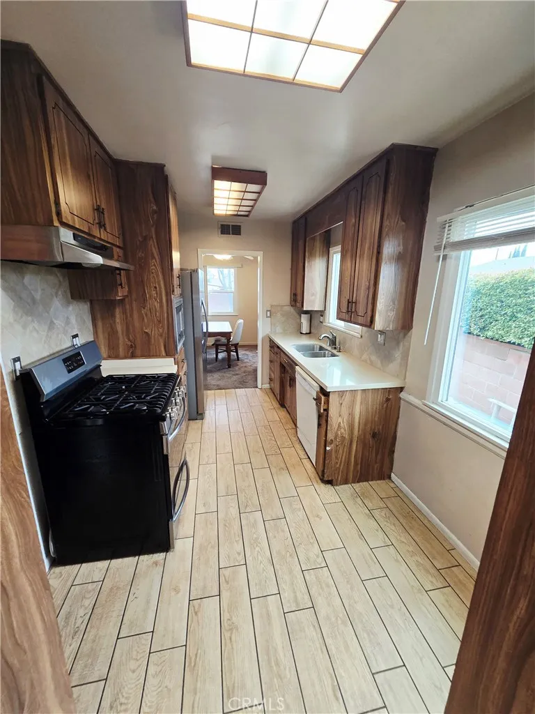 7875 Bellaire Avenue, North Hollywood, California 91605 home-pic-10