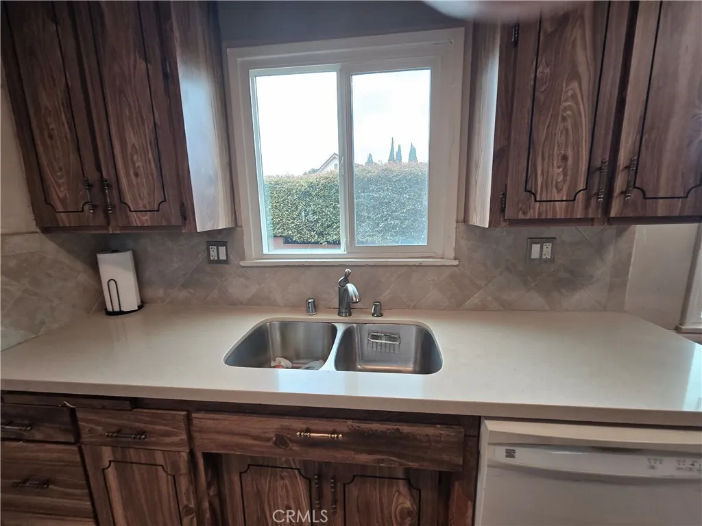 7875 Bellaire Avenue, North Hollywood, California 91605 home-pic-9