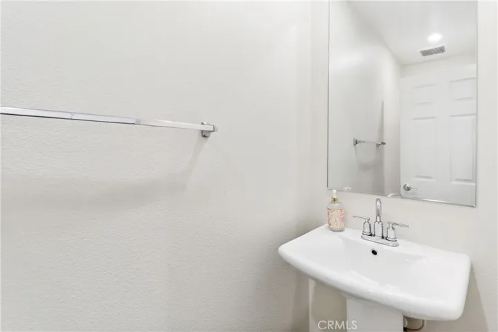 466 N Glenwood Avenue 80, Rialto, California 92376