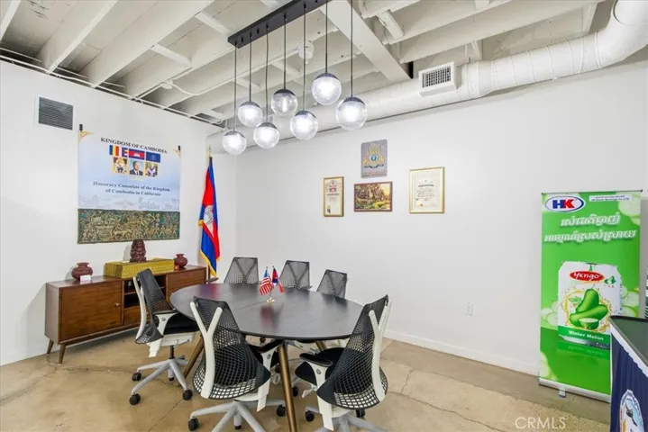 Chic, modern conference room perfect for meetings and collaborations.