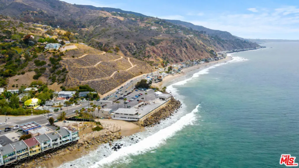 Mouth of Las Flores creek. 394