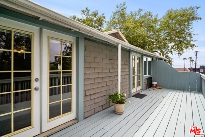 Large 2+2 deck looking S