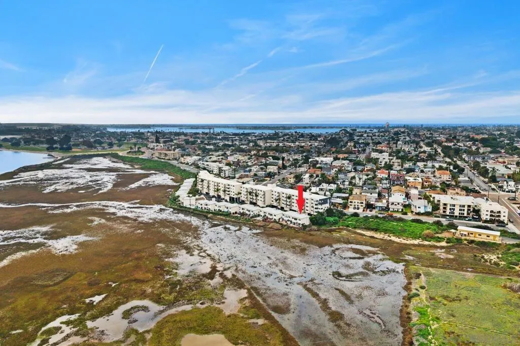 4013 Crown Point Dr 2, San Diego, California 92109 home-pic-1