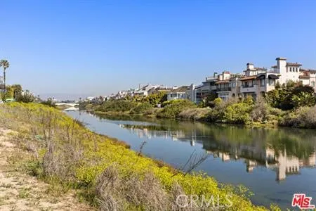 31 Spinnaker Street 15, Marina Del Rey, California 90292