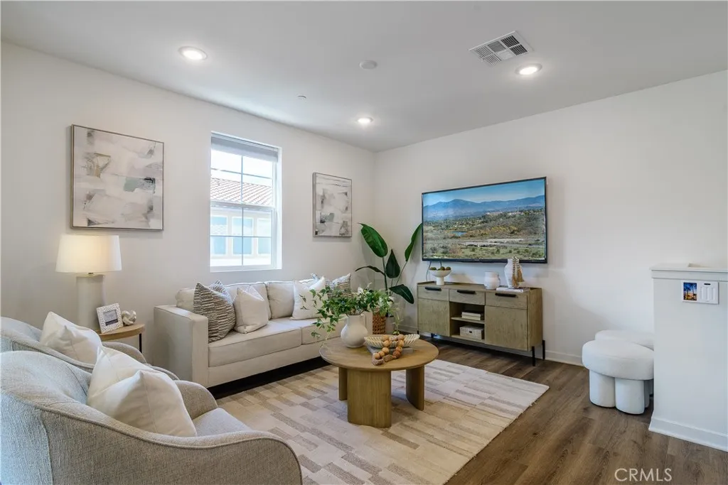 125 Lugo Lane, Mission Viejo, California 92692 home-pic-4