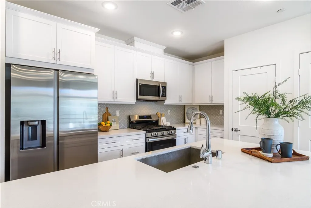125 Lugo Lane, Mission Viejo, California 92692 home-pic-8