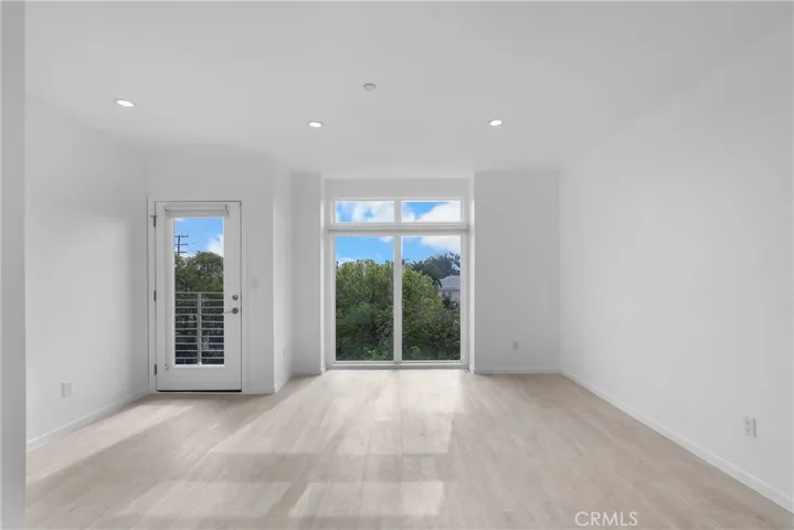 3rd floor master bedroom with patio