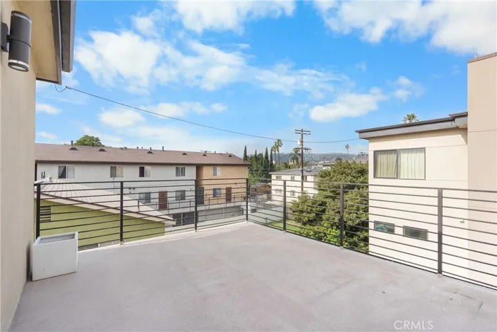 3rd floor huge size patio with nice  sky view.