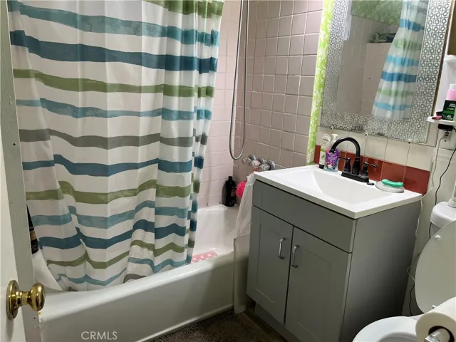 Bathroom (photo taken 1 year ago)