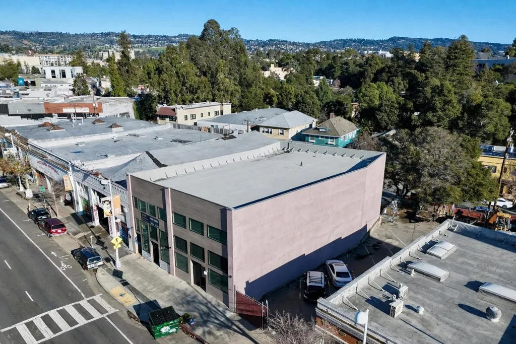 3050 Broadway, Oakland, California 94611 — photo 5