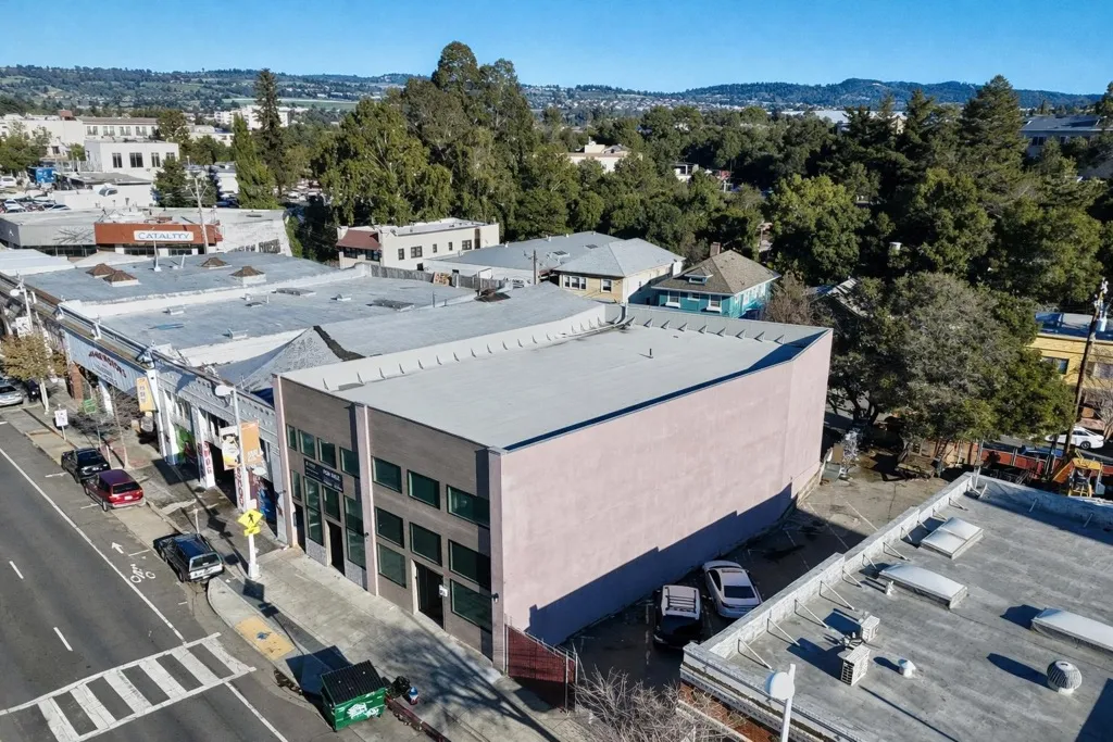3050 Broadway, Oakland, California 94611 — photo 4