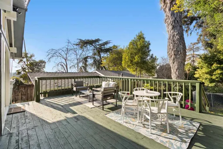 Deck featuring an outdoor hangout area and outdoor dining area