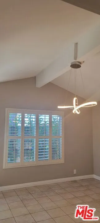 Dining Rm Vaulted Ceiling