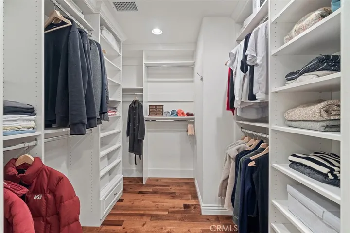 Primary bedroom's Walk-in Closet
