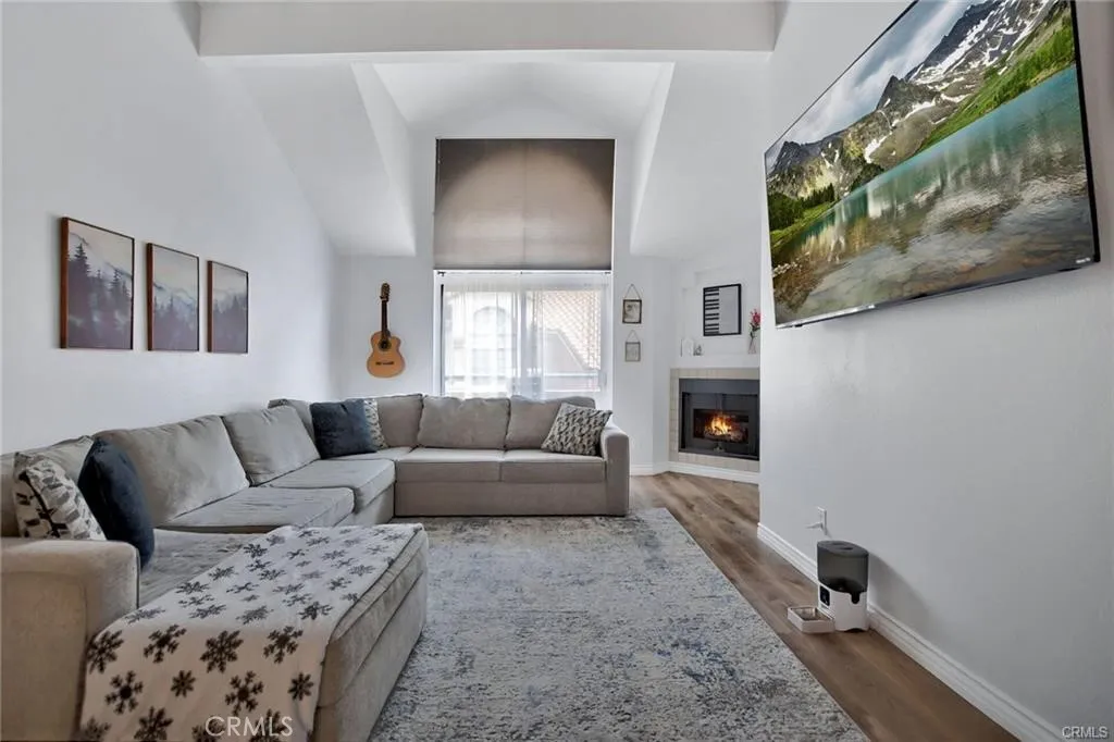 18121 Erik Court 314, Canyon Country, California 91387 home-pic-9