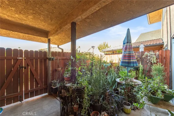 Private Patio in front
