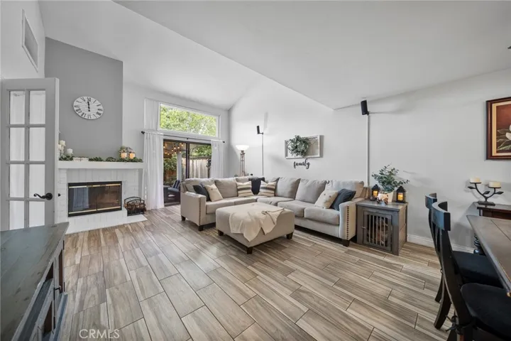 Open Spacious Living Room-3 Bed+DEN