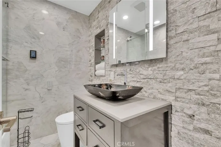 Completely Remodeled Full Hall Guest Bathroom.
