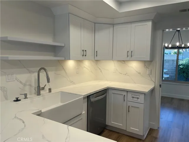 Kitchen with luxury farmhouse sink