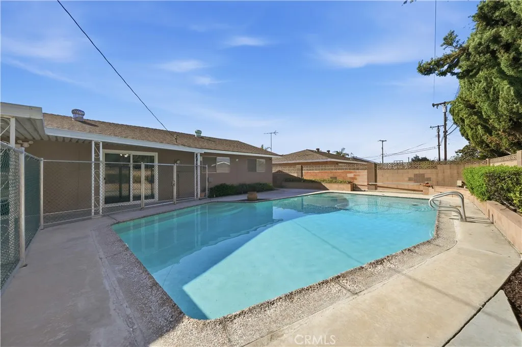 11709 Pounds Avenue, Whittier, California 90604 home-pic-32