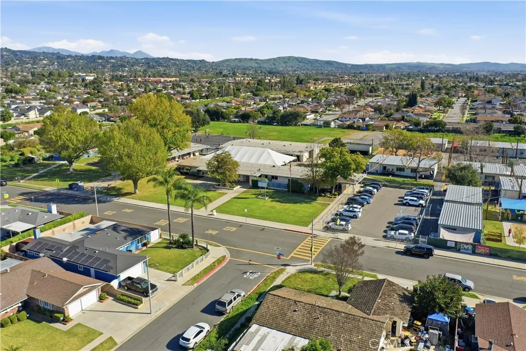 11709 Pounds Avenue, Whittier, California 90604 home-pic-38