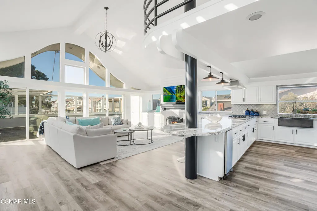 2014 Napoli Drive, Oxnard, California 93035 home-pic-16