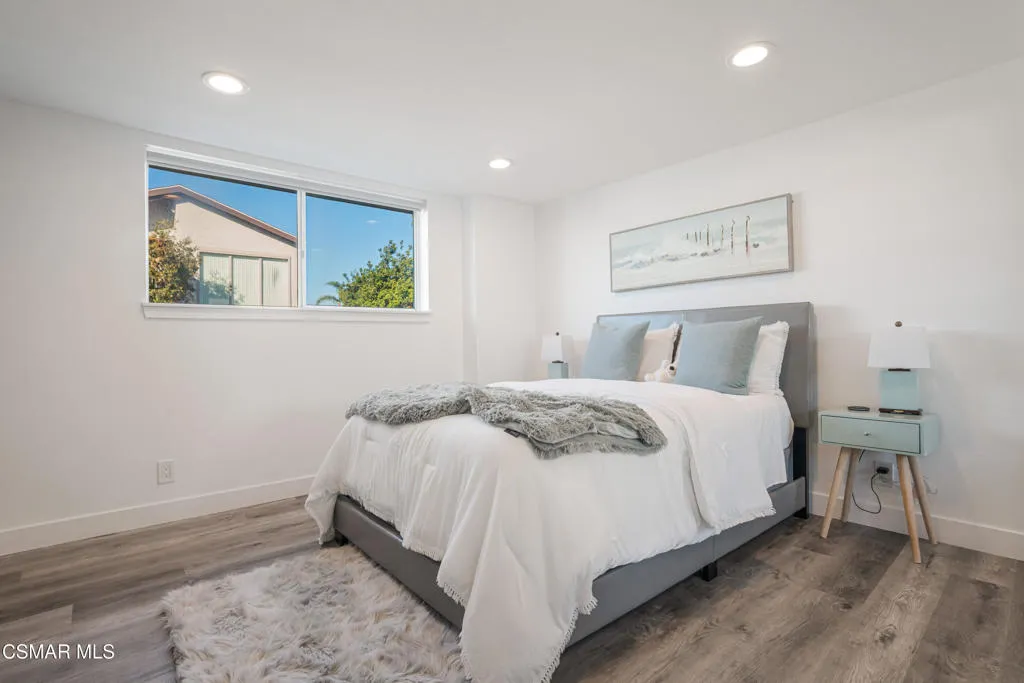 2014 Napoli Drive, Oxnard, California 93035 home-pic-43