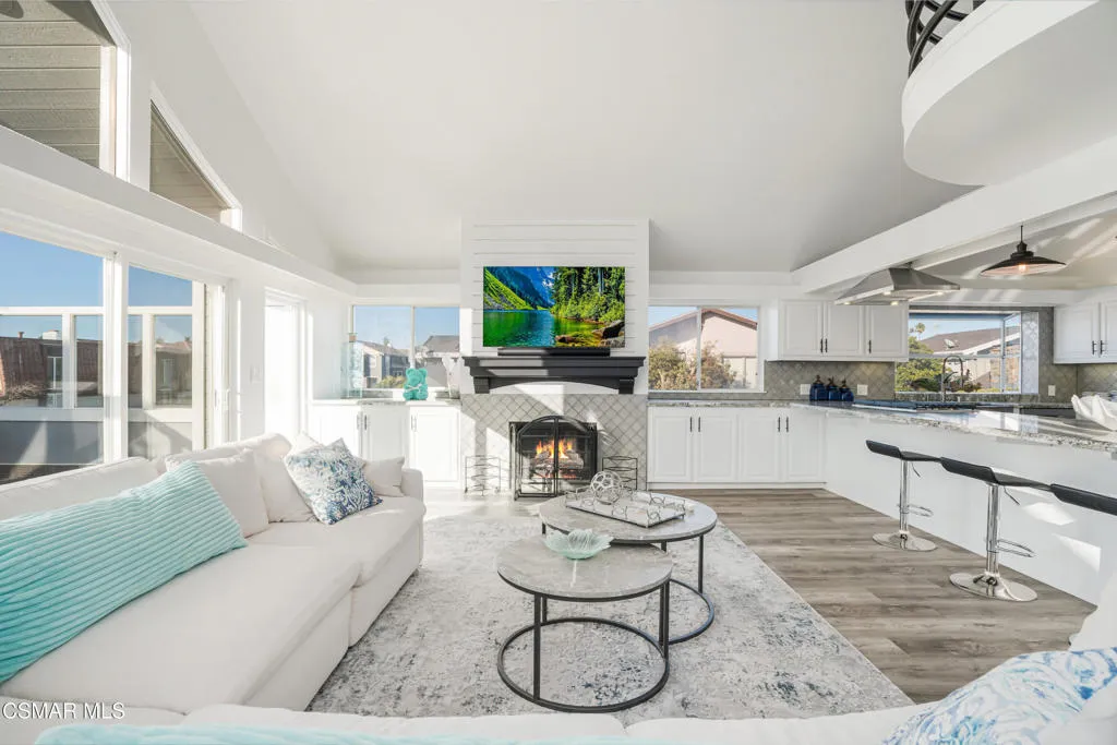 2014 Napoli Drive, Oxnard, California 93035 home-pic-9