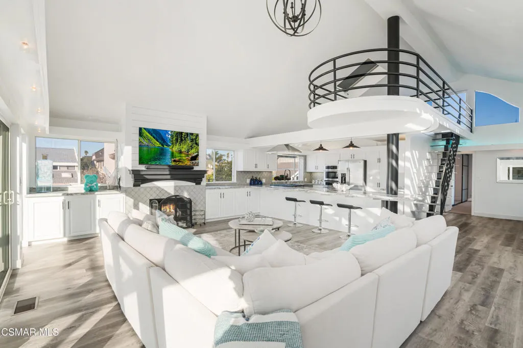 2014 Napoli Drive, Oxnard, California 93035 home-pic-10