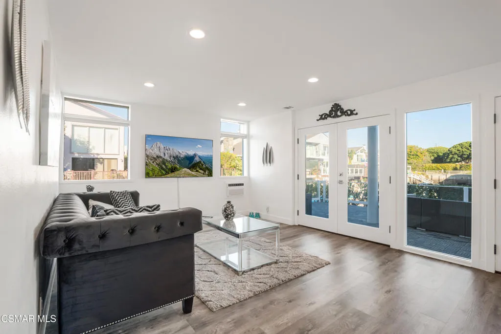 2014 Napoli Drive, Oxnard, California 93035 home-pic-39