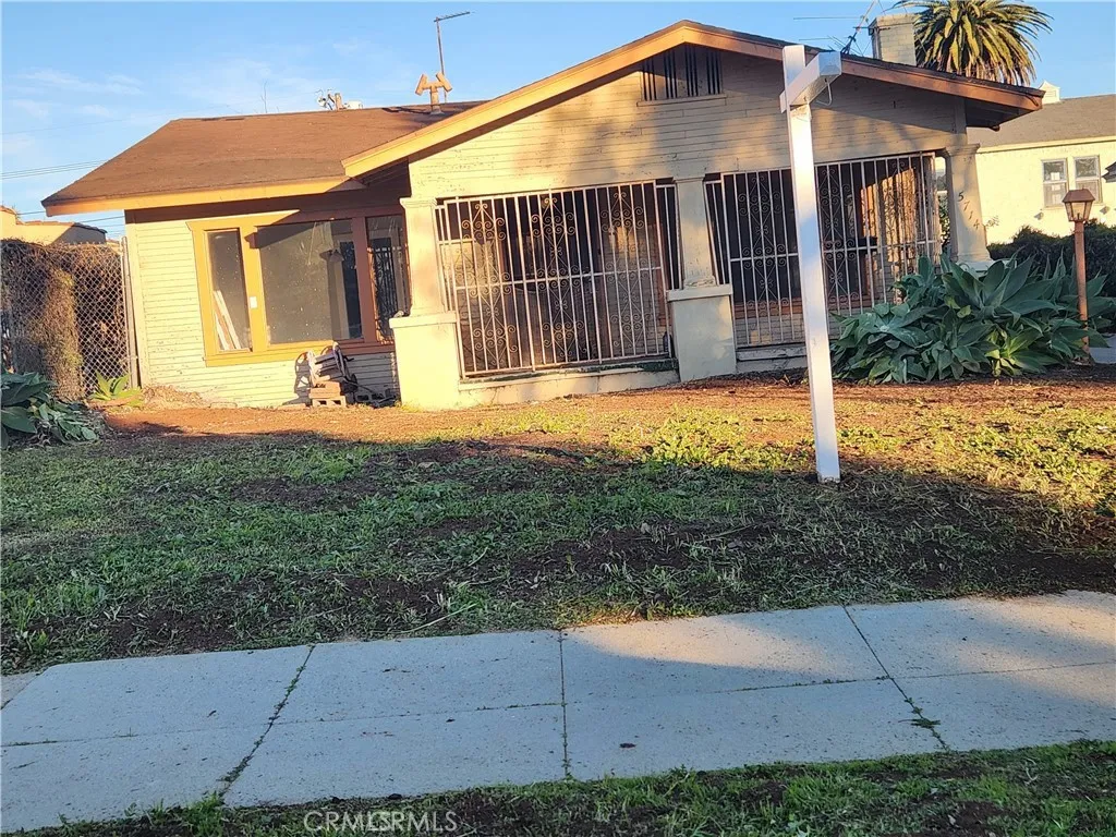 5714 10th Avenue, Los Angeles, California 90043 home-pic-1