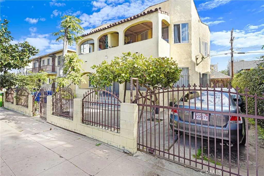 1608 Cimarron Street, Los Angeles, California 90019 home-pic-1