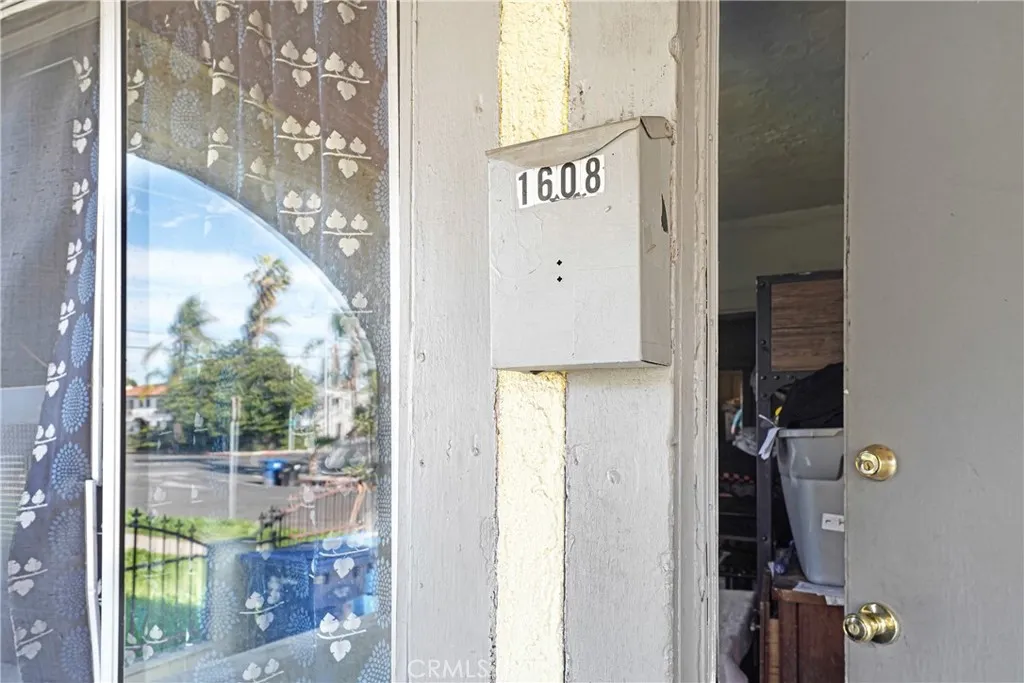 1608 Cimarron Street, Los Angeles, California 90019 home-pic-21