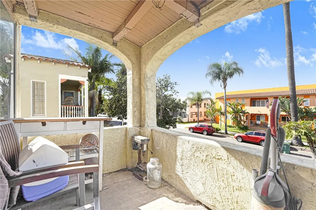 1608 Cimarron Street, Los Angeles, California 90019 home-pic-20