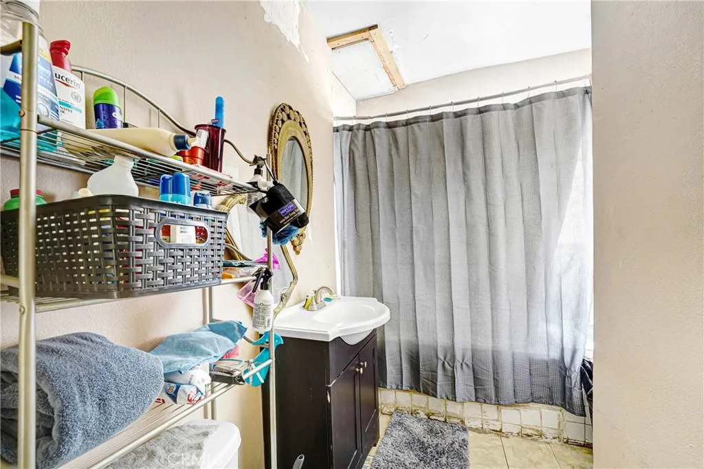 1608 Cimarron Street, Los Angeles, California 90019 home-pic-12