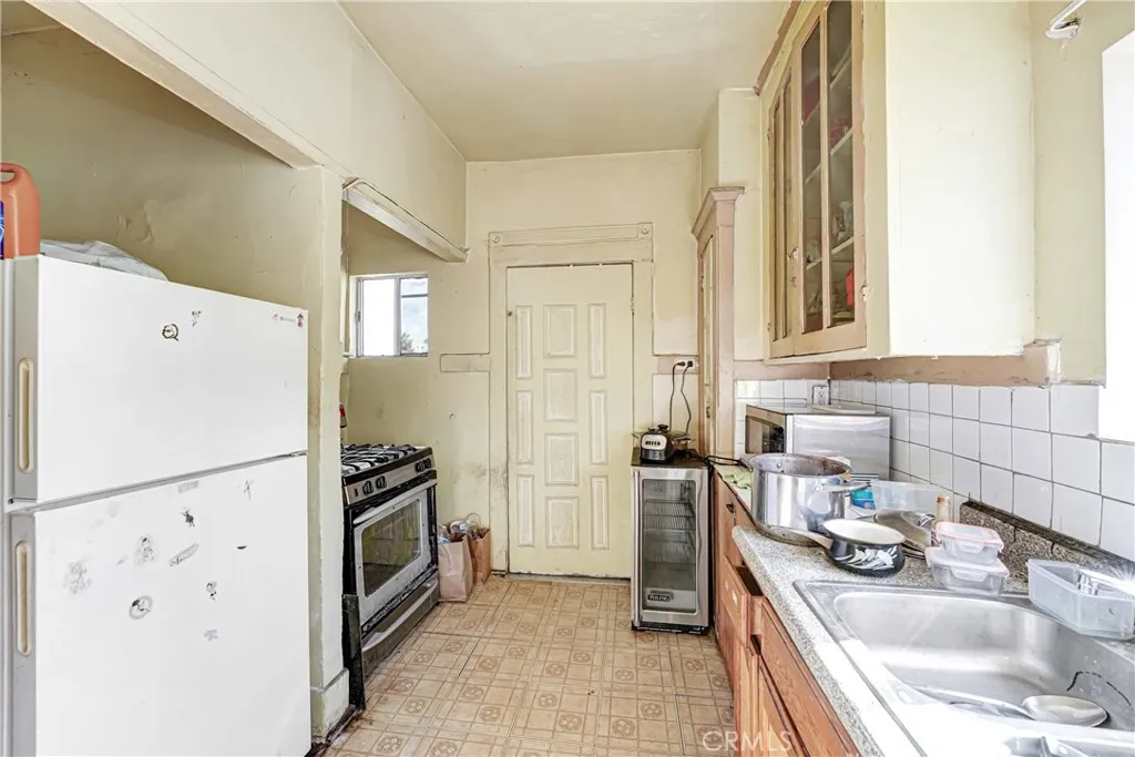 1608 Cimarron Street, Los Angeles, California 90019 home-pic-18