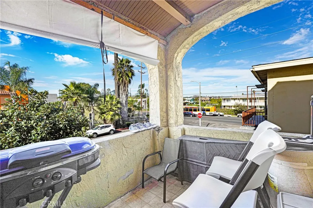 1608 Cimarron Street, Los Angeles, California 90019 home-pic-32