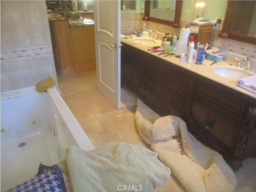 1521 S Cloverdale, Los Angeles, California 90019 home-pic-12