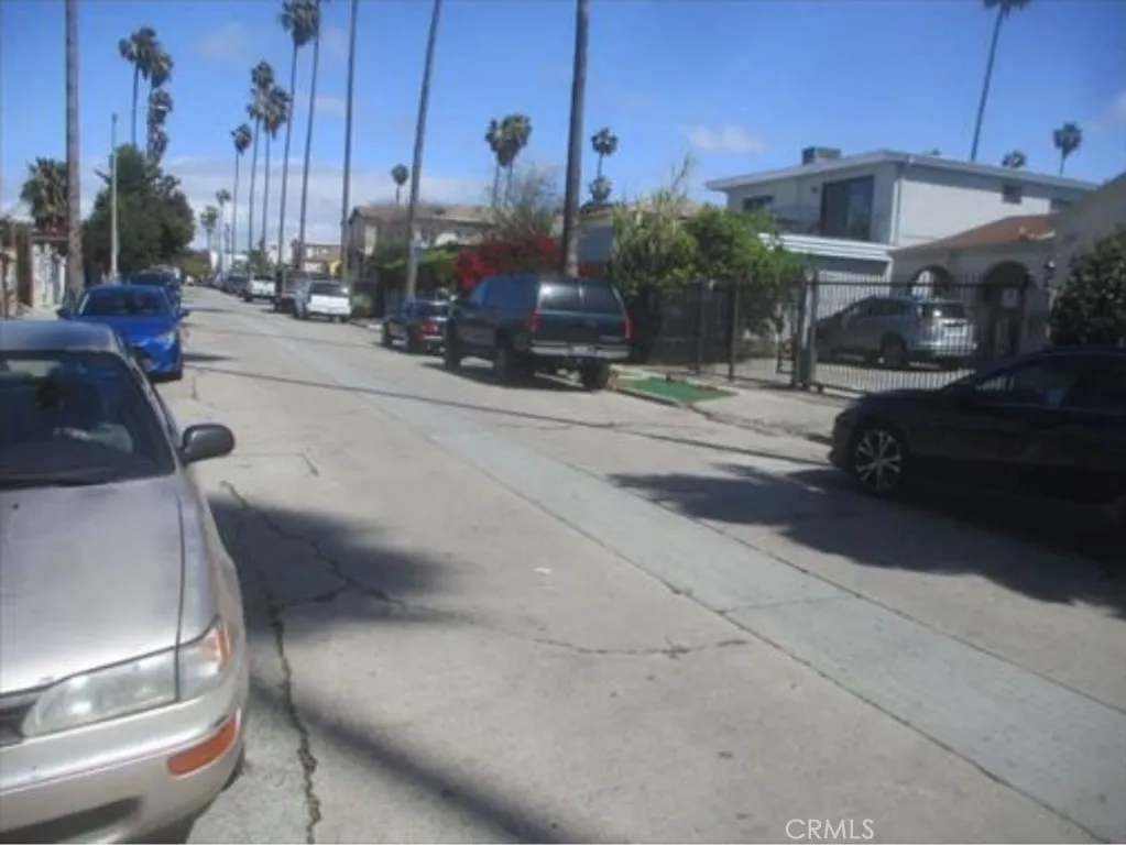 1521 S Cloverdale, Los Angeles, California 90019 home-pic-2