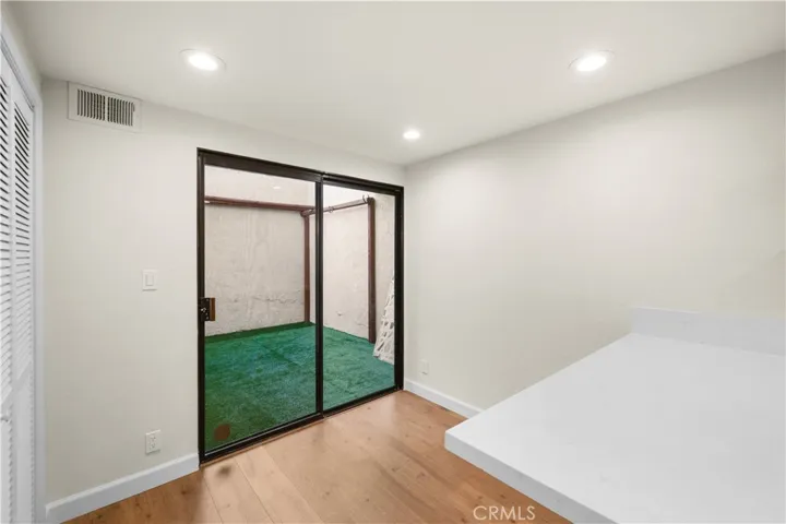 Kitchen casual dining area