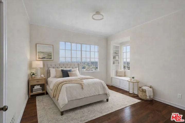 Upstairs Middle Bedroom - Virt