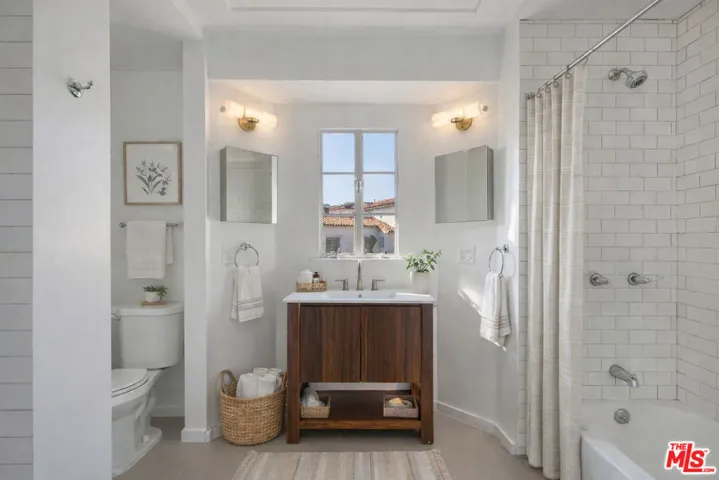 Upstairs Primary Bath - Virtua